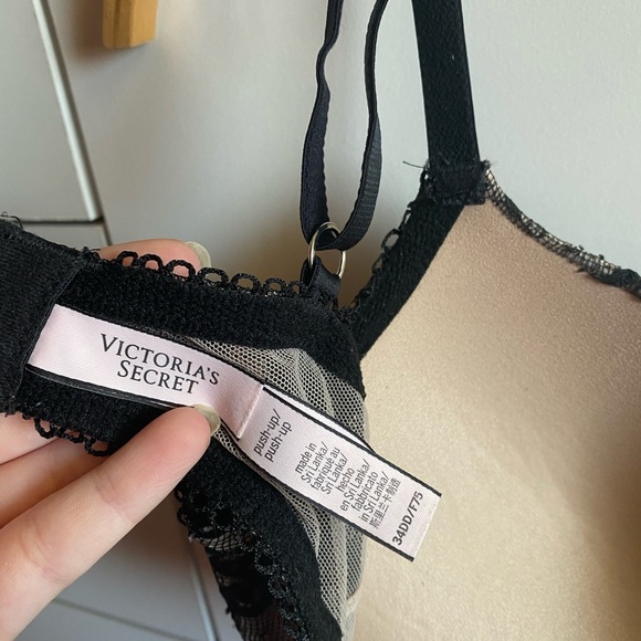 Victoria Secret Push-up Bra - Picture 3 of 3